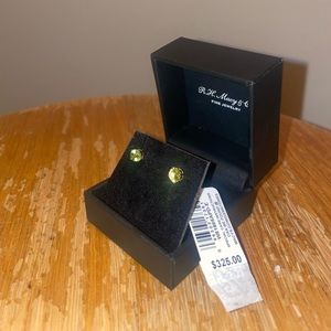 14KYG Peridot Stud Earrings NWT